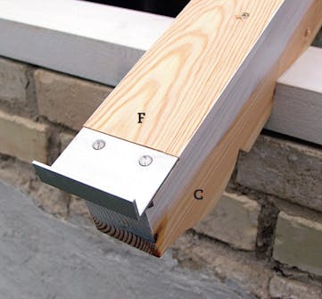 Alukulmaprofiili paarteen alareunassa Lasikatto terassille: Alukulmaprofiili paarteen alareunassa